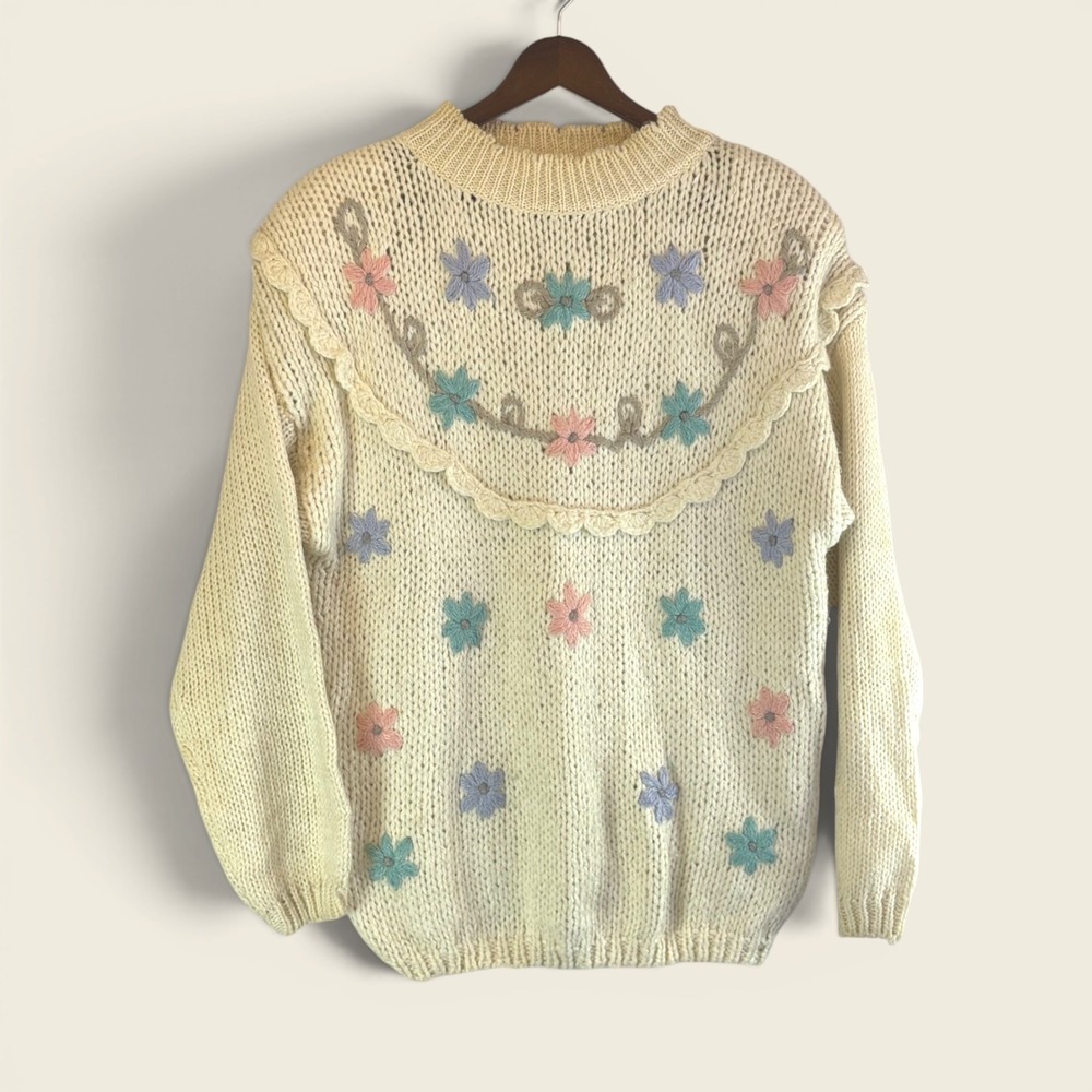 Vintage Sweater S Cream Ramie Acrylic Floral 3D Embroidered Ovrsized Cottage